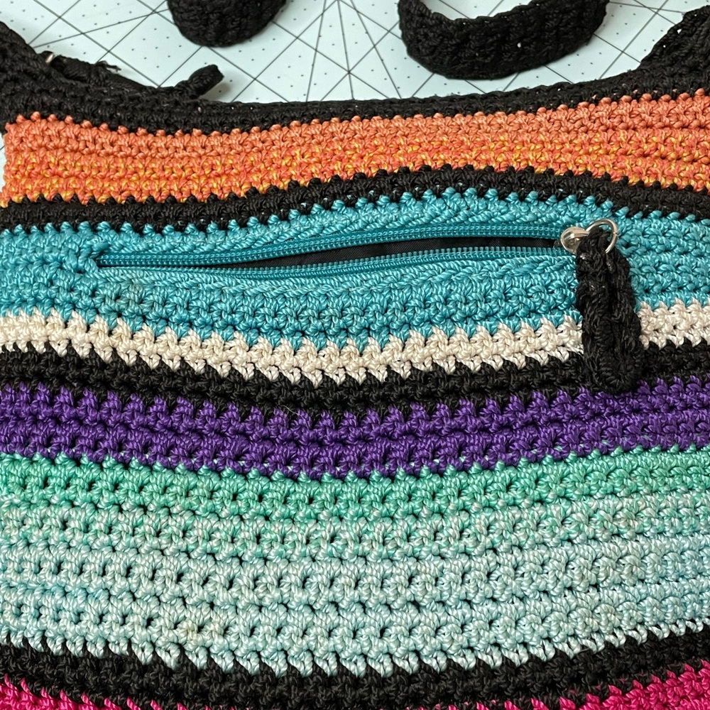 👛 THE SAK multicolor Crochet Crossbody Bag. 👛 - Picture 6 of 10